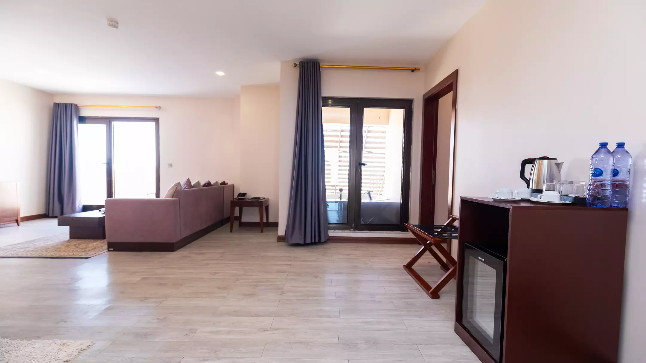 Alibaba https://cdn.alibaba.ir/ostorage/hotel-accommodation-images/67792cbe7e75320ec907fc25_هتل میراژ - سوییت دوتخته دبل لوکس (1).webp